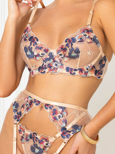 Ruby™ Blanco | Conjunto de lencería con bordado floral y malla translúcida